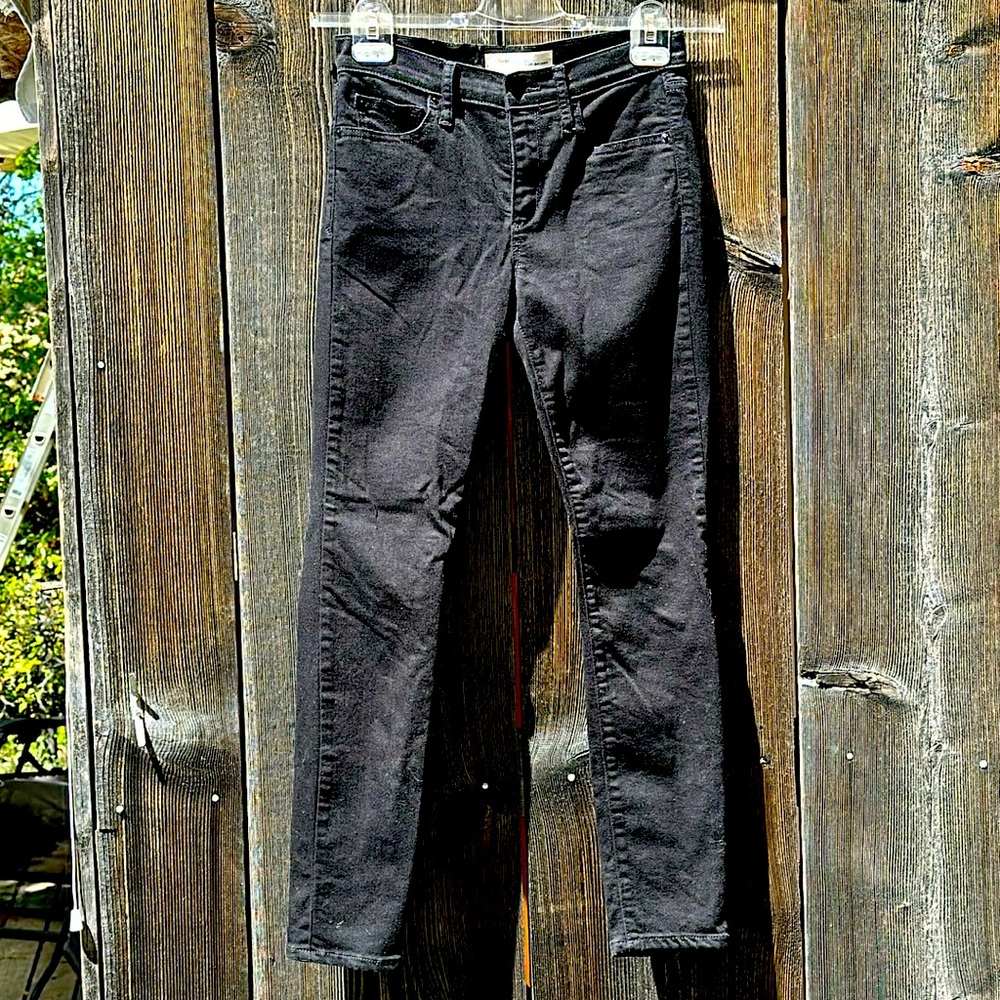 Gap True Skinny jeans; sz 26S